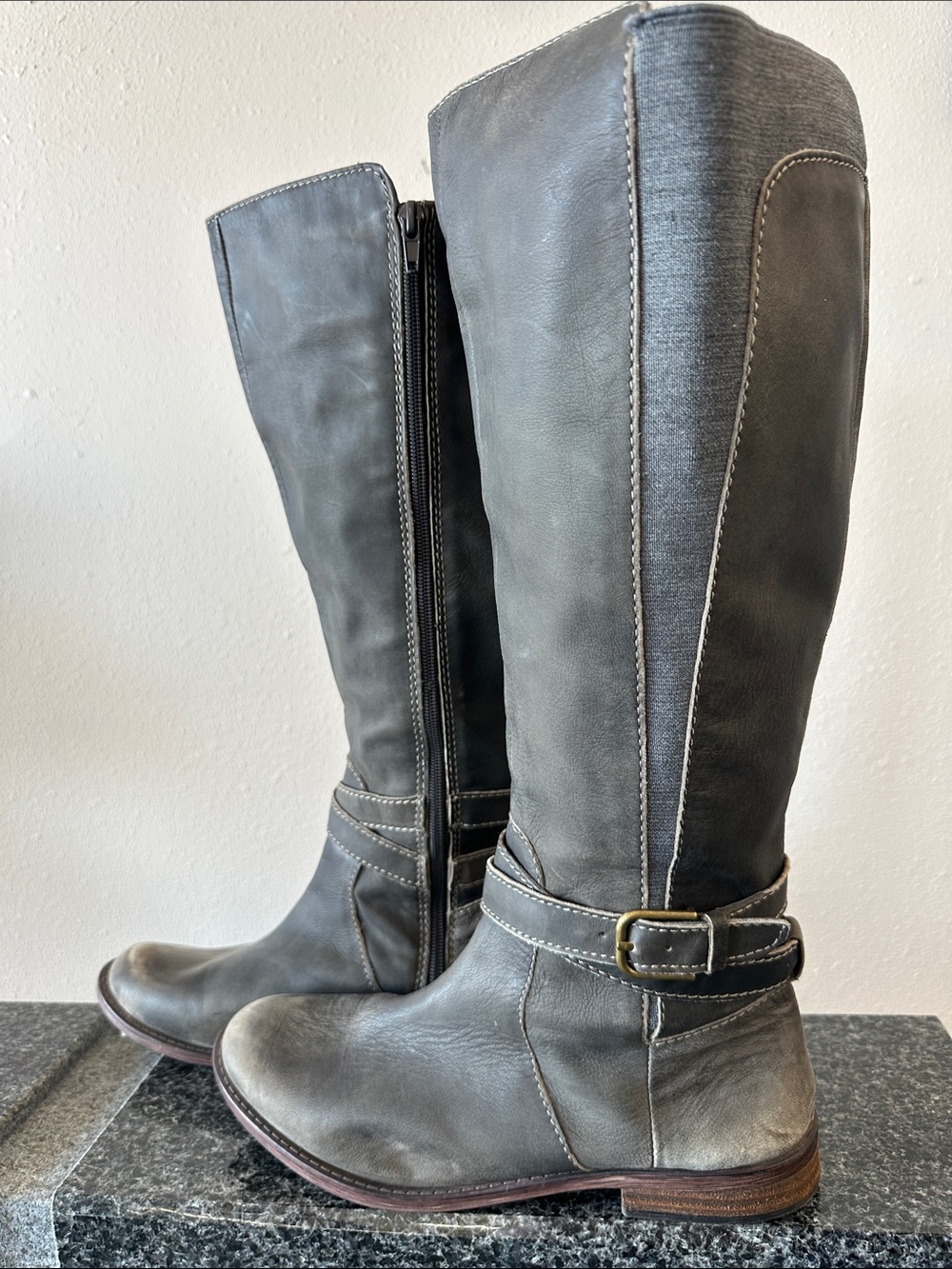 y2k Lucky Brand knee high leather buckle boots